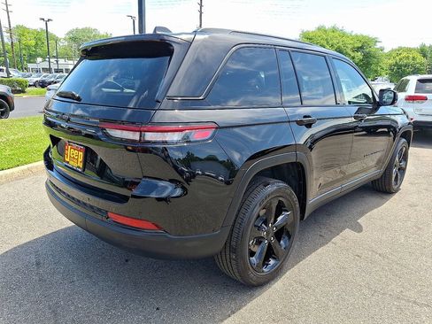 Certified 2025 Jeep Grand Cherokee Altitude AWD/4WD image 6