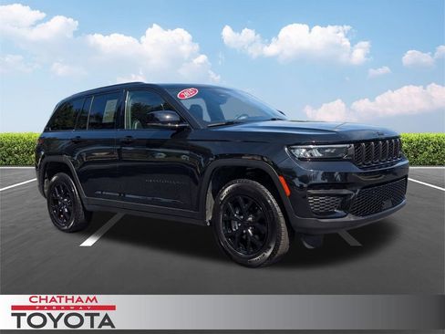 Used 2025 Jeep Grand Cherokee Altitude AWD/4WD image 1