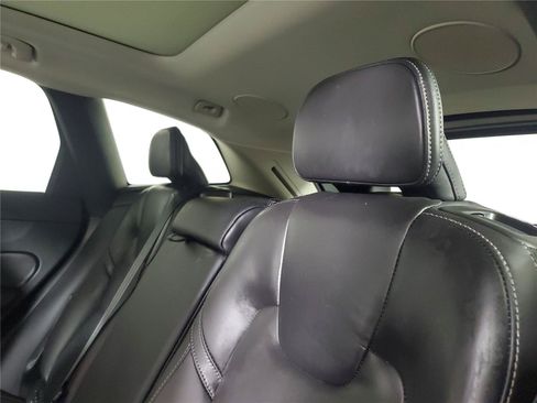 Certified 2023 Volvo XC60 B5 Ultimate w/ Climate Package FWD image 12