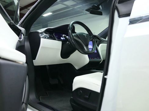 Used 2019 Tesla Model X 100D image 22