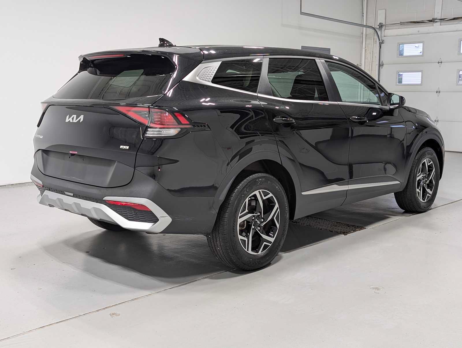 Certified 2025 Kia Sportage LX AWD/4WD image 8