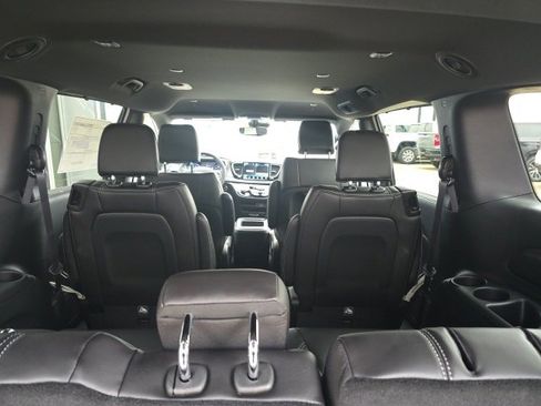 New 2026 Chrysler Pacifica Select image 9