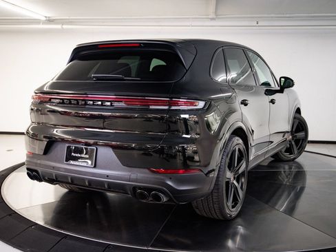Certified 2026 Porsche Cayenne AWD/4WD image 7