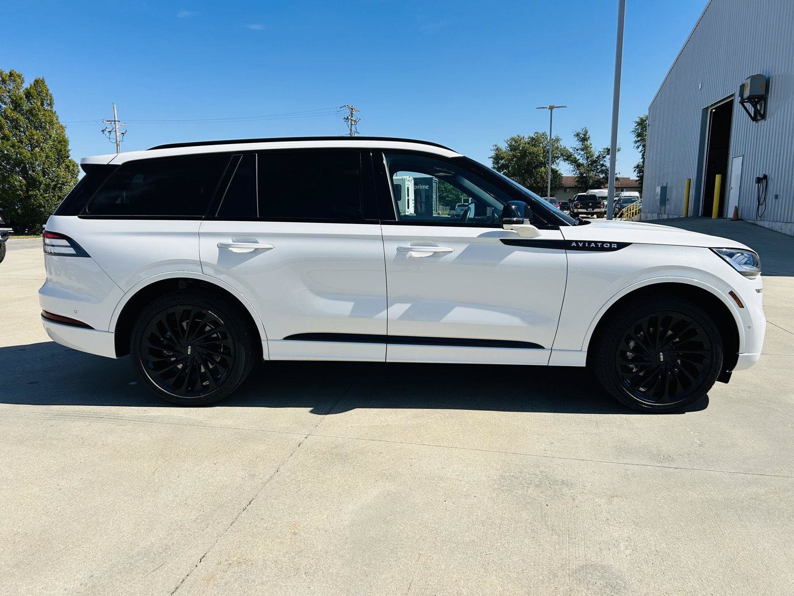 Used 2023 Lincoln Aviator Reserve w/ Equipment Group 201A AWD/4WD image 48