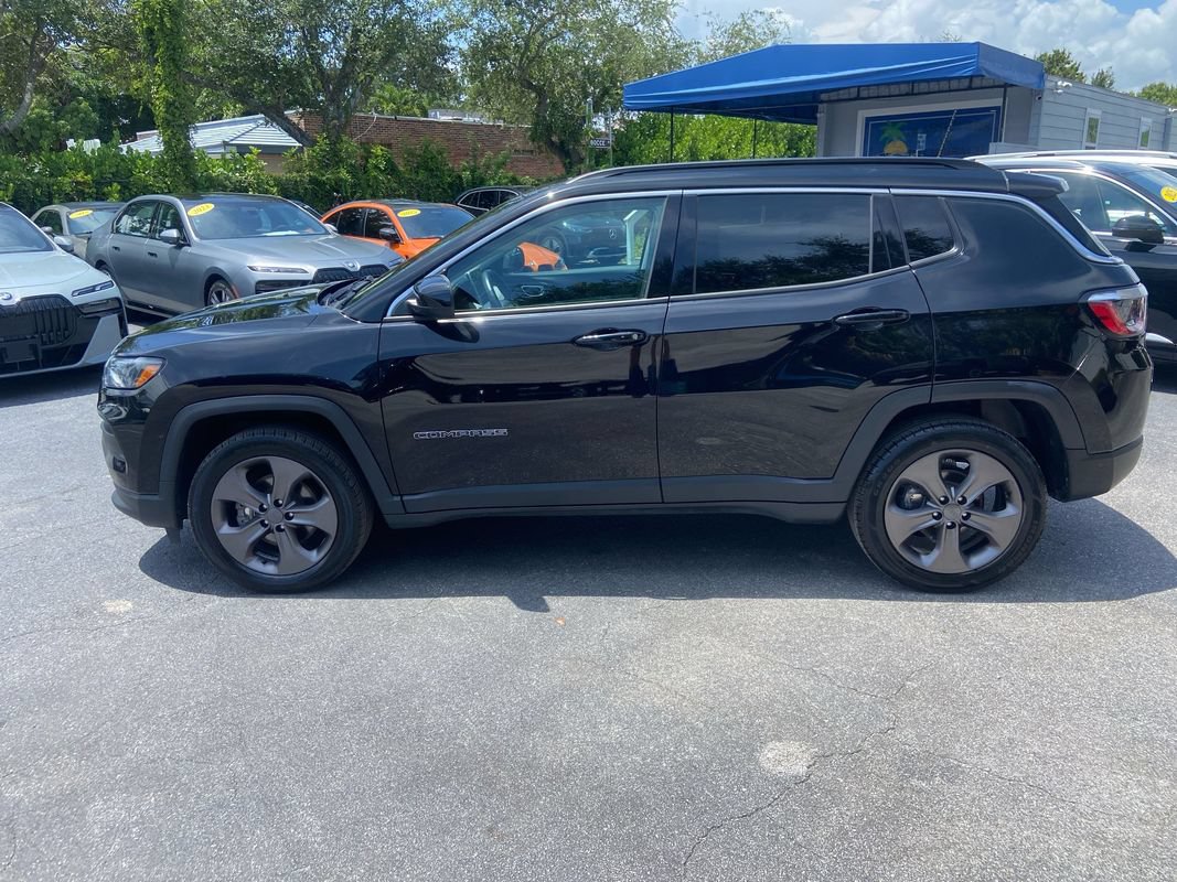 Used 2022 Jeep Compass Latitude w/ Sun and Sound Group AWD/4WD image 1