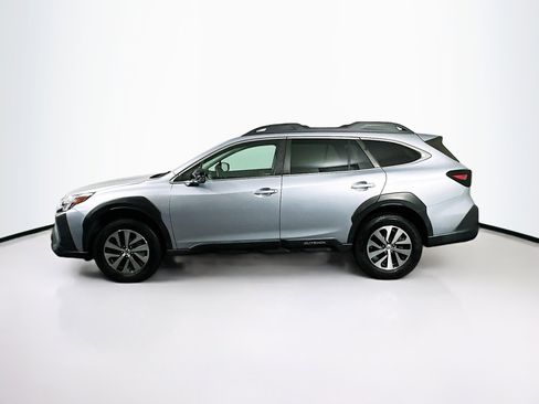 Used 2023 Subaru Outback Premium image 4