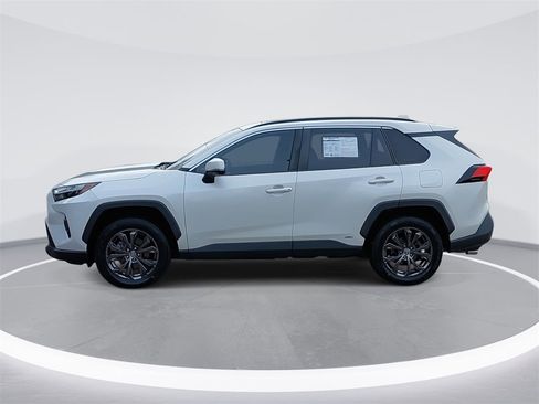 Used 2022 Toyota RAV4 XLE Premium image 8