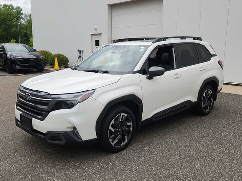 Used 2025 Subaru Forester Limited AWD/4WD image 3