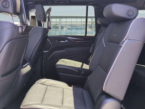 Certified 2023 Cadillac Escalade ESV Premium Luxury w/ Performance Package AWD/4WD image 30