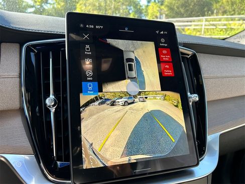 New 2026 Volvo XC90 B6 Plus w/ Protection Package Premier image 16