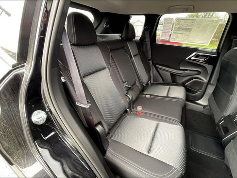 New 2025 Mitsubishi Outlander ES image 9