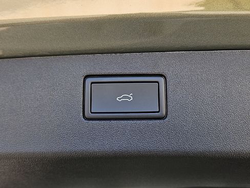 New 2026 Volkswagen Tiguan SE R-Line image 7