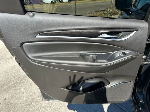 Used 2021 Buick Enclave Avenir w/ Avenir Technology Package image 27