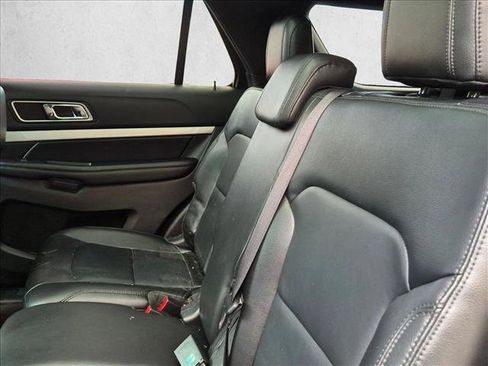 Used 2016 Ford Explorer XLT w/ Equipment Group 202A AWD/4WD image 17