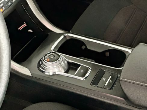 Used 2020 Ford Fusion SE FWD image 26