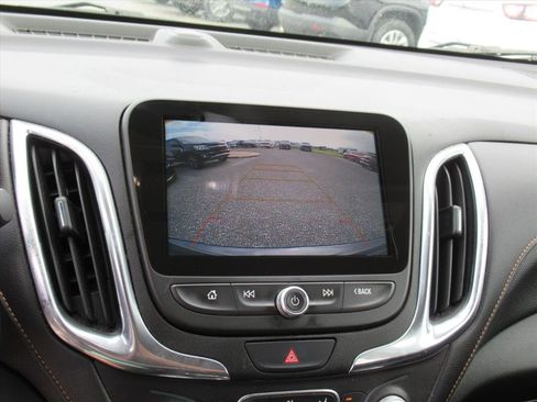 Used 2018 Chevrolet Equinox Premier image 22