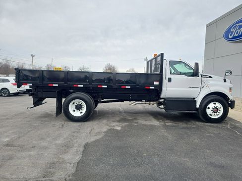 Used 2022 Ford F750 2WD Regular Cab Super Duty image 5