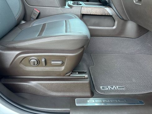 Used 2021 GMC Sierra 3500 Denali w/ Technology Package AWD/4WD image 12