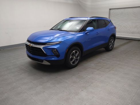 Used 2024 Chevrolet Blazer LT w/ Convenience Package FWD image 2