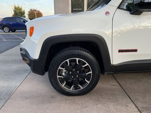 Used 2023 Jeep Renegade Trailhawk image 25