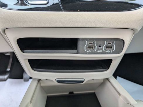 Used 2022 Chrysler Voyager LX FWD image 27