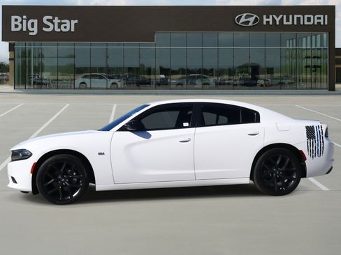 Used 2022 Dodge Charger SXT w/ Blacktop Package image 2