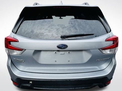 Used 2022 Subaru Forester Premium image 5