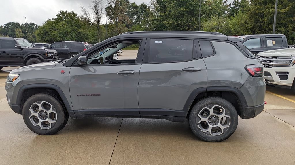 Used 2022 Jeep Compass Trailhawk w/ Trailhawk Elite Group AWD/4WD image 6