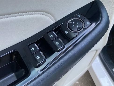 Used 2018 Ford Edge Titanium image 13