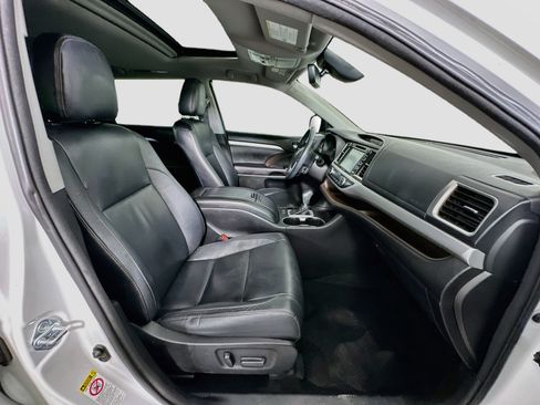 Used 2017 Toyota Highlander XLE FWD image 35