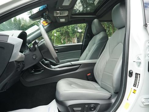 Used 2022 Toyota Avalon Limited w/ Advanced Safety Package FWD image 30