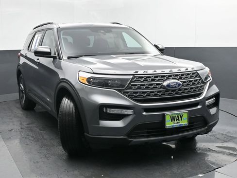Used 2023 Ford Explorer XLT w/ Equipment Group 202A image 8