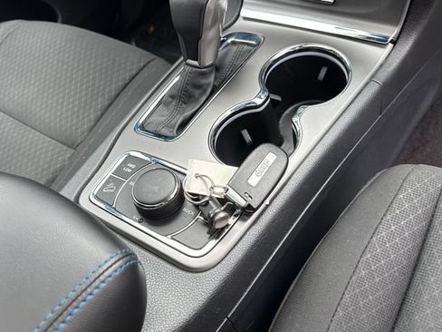 Used 2019 Jeep Grand Cherokee Laredo AWD/4WD image 27