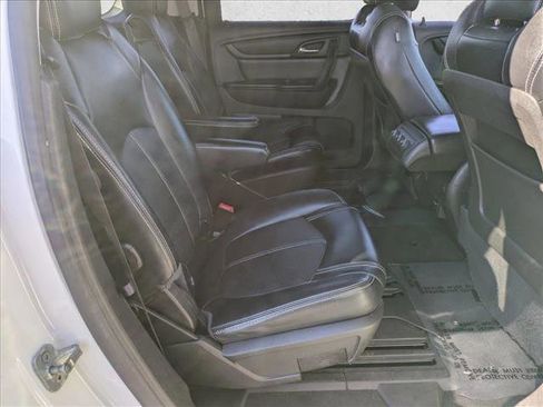 Used 2014 GMC Acadia SLE image 17