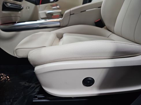 Used 2025 Mercedes-Benz GLA 250 image 30