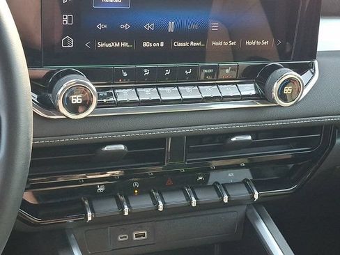 Used 2024 Chevrolet Colorado LT w/ LT Convenience Package II AWD/4WD image 19