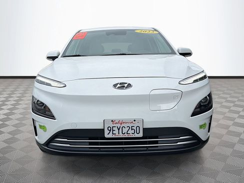 Used 2023 Hyundai Kona SE FWD image 2