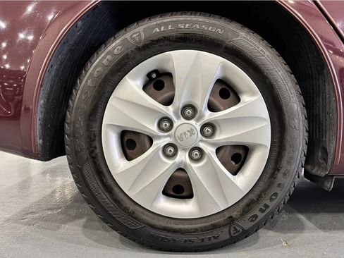 Used 2017 Kia Forte LX FWD image 38