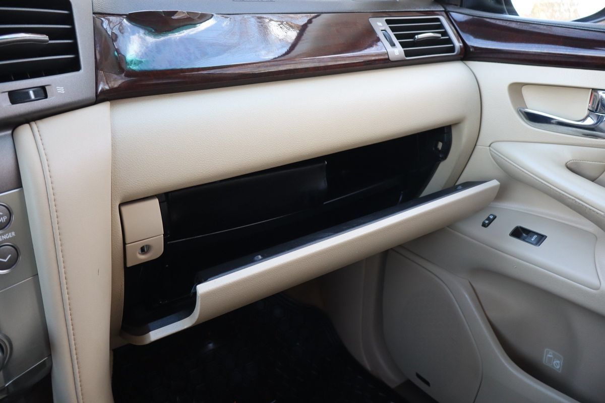 Used 2011 Lexus LX 570 4WD w/ Luxury Pkg image 38