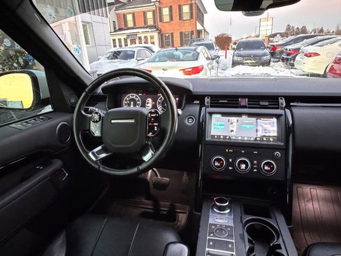 Used 2020 Land Rover Discovery SE image 17