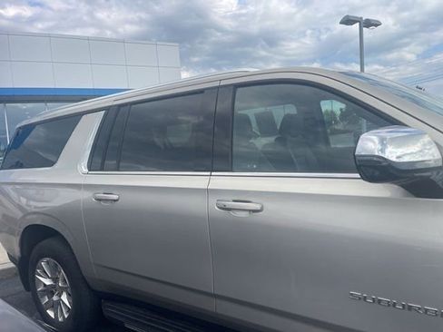 Used 2024 Chevrolet Suburban Premier AWD/4WD image 10