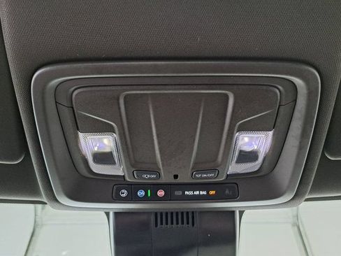Used 2025 Chevrolet Silverado 1500 LT AWD/4WD image 19