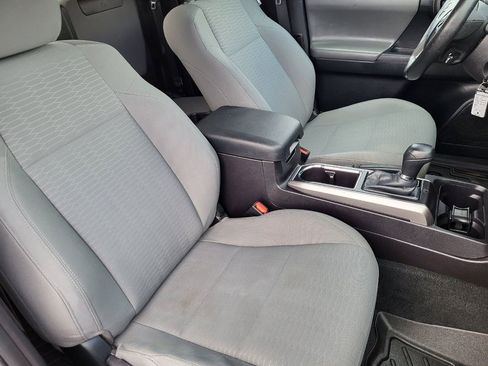 Used 2016 Toyota Tacoma SR5 w/ SR5 Appearance Package (DN) image 17