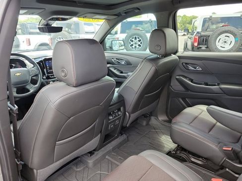 Used 2023 Chevrolet Traverse High Country image 24