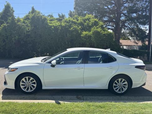 Used 2022 Toyota Camry LE FWD image 4