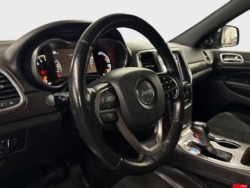 Used 2018 Jeep Grand Cherokee Altitude AWD/4WD image 12