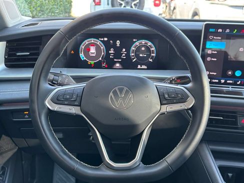 Used 2026 Volkswagen Tiguan SE FWD image 29