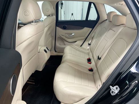 Used 2022 Mercedes-Benz GLC 300 4MATIC image 23