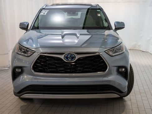 Used 2021 Toyota Highlander Platinum image 2