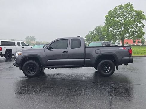 Used 2022 Toyota Tacoma SR w/ SX Package AWD/4WD image 4